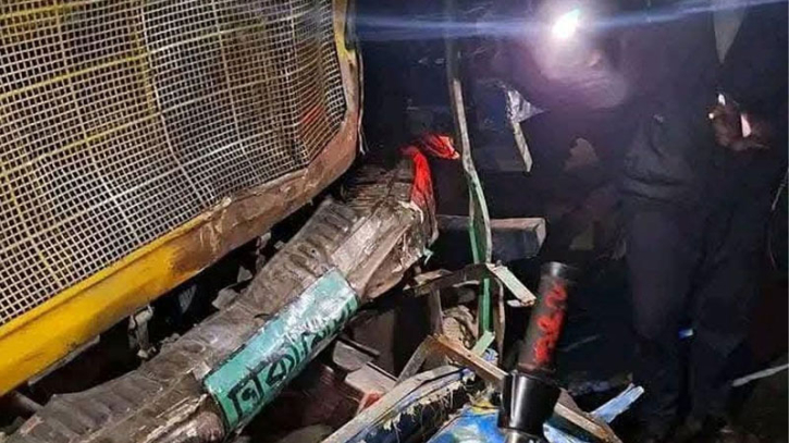 গাজীপুরে সড়ক দুর্ঘটনায় নিহত ৪ গাজীপুরে সড়ক দুর্ঘটনায় নিহত ৪