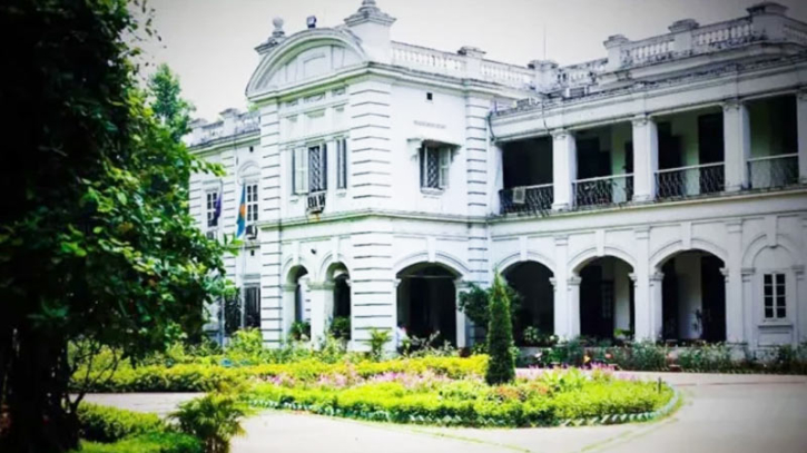 ঢাবি উপাচার্যের বাসভবনে জরুরি বৈঠক ঢাবি উপাচার্যের বাসভবনে জরুরি বৈঠক