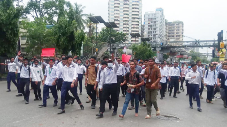 শিক্ষার্থীদের আন্দোলন: রাজধানীর যেসব সড়ক বন্ধ শিক্ষার্থীদের আন্দোলন: রাজধানীর যেসব সড়ক বন্ধ