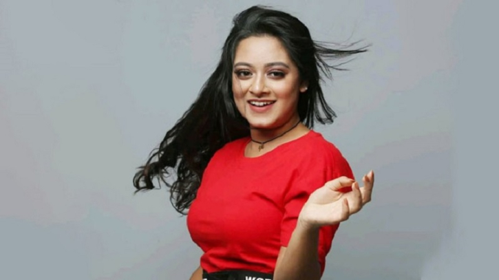 প্রেম নিয়ে মুখ খুললেন দীঘি প্রেম নিয়ে মুখ খুললেন দীঘি