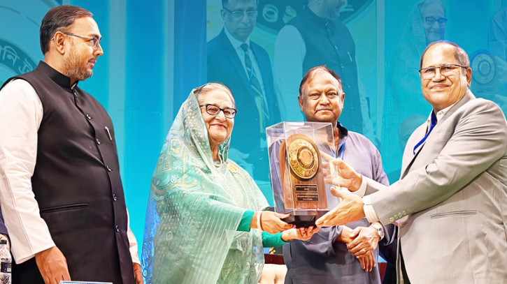 জাতীয় রপ্তানি ট্রফির স্বর্ণ পদক পেলো ওয়ালটন জাতীয় রপ্তানি ট্রফির স্বর্ণ পদক পেলো ওয়ালটন