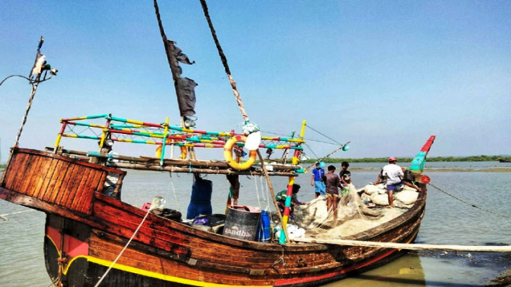 উঠছে নিষেধাজ্ঞা, ইলিশ ধরার অপেক্ষায় জেলেরা উঠছে নিষেধাজ্ঞা, ইলিশ ধরার অপেক্ষায় জেলেরা