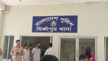 টাঙ্গাইলে মানববন্ধন শেষে আসামির বাড়িতে অগ্নিসংযোগ
