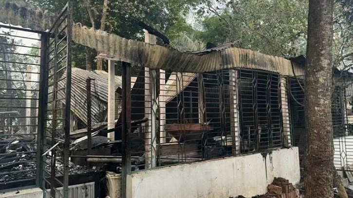 চিত্রশিল্পীর বাড়িতে অগ্নিসংযোগের ঘটনায় ছাত্রলীগ নেতাসহ গ্রেপ্তার ৬ চিত্রশিল্পীর বাড়িতে অগ্নিসংযোগের ঘটনায় ছাত্রলীগ নেতাসহ গ্রেপ্তার ৬