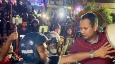 সম্রাটকে পেটানো মেরুন টি-শার্টধারীর নতুন পরিচয় ফাঁস