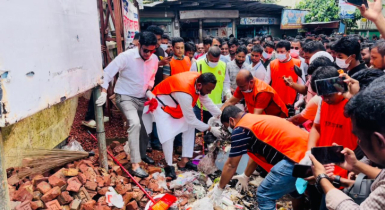 লক্ষ্মীপুরে প্রতিষ্ঠাবার্ষিকীতে হাসপাতালের আঙিনা পরিস্কার করল স্বেচ্ছাসেবক দল