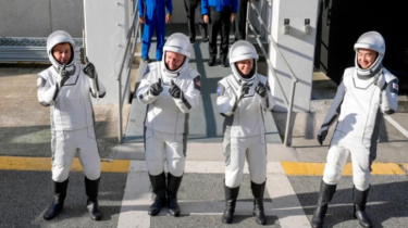 SpaceX swiftly delivers four astronauts to International Space Station within 15 hours of launc