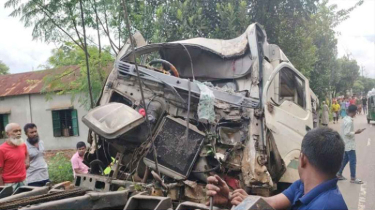 গাজীপুরে লেগুনা নিয়ন্ত্রণ হারিয়ে খুঁটিতে ধাক্কা, নিহত ১ শ্রমিক আহত ১২