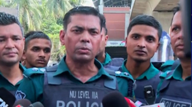 ‘হেক্সা চাকু’ হাতে শিক্ষার্থীরা, পুলিশের কয়েকজন আহত