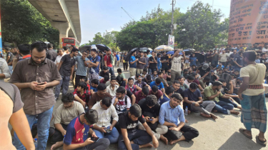 রোকনকে হত্যার হুমকির প্রতিবাদে ইঞ্জিনিয়ারদের সড়ক অবরোধ