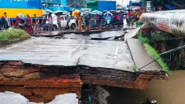 চট্টগ্রামে ভারী বর্ষণে ব্রিজ ভেঙে যান চলাচল বিঘ্নিত