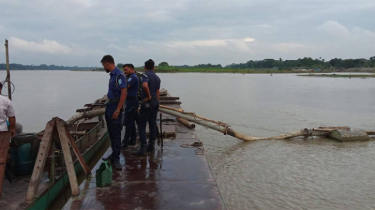 অবৈধ বালু উত্তোলনের দায়ে দুইজনের এক লাখ টাকা জরিমানা ও সাজা