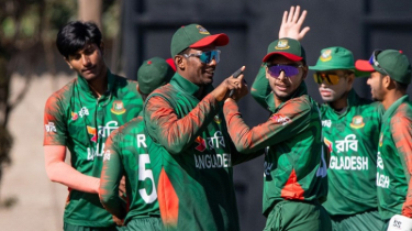 প্রোটিয়াদের কাছে ৫ উইকেটে হেরে সিরিজ থেকে বিদায় টাইগার যুবাদের