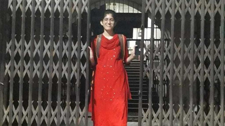 রাতে রোকেয়া হলে প্রবেশ নিয়ে সমালোচনার জবাব দিলেন উমামা রাতে রোকেয়া হলে প্রবেশ নিয়ে সমালোচনার জবাব দিলেন উমামা