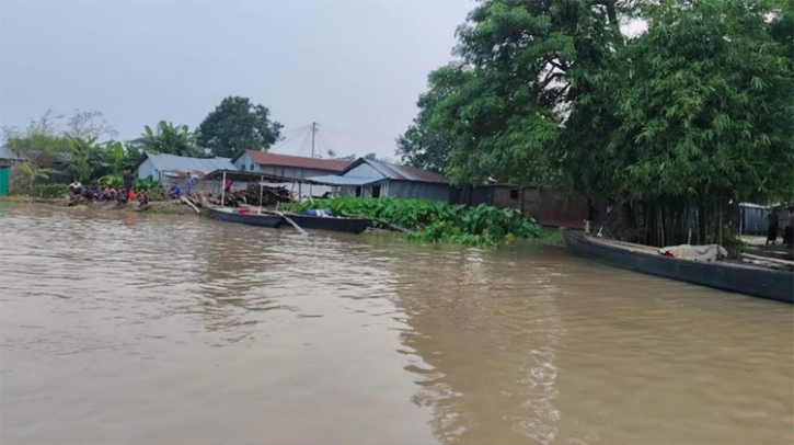 ১৩ হাজার পরিবার পানিবন্দি, চাঁপাইনবাবগঞ্জের অবস্থা গুরুতর
