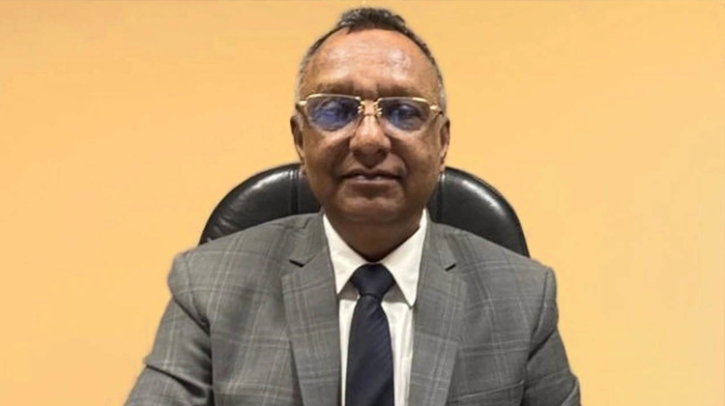 বিএফআইইউ প্রধান গভর্নরের নির্দেশ অমান্য করে অফিসে