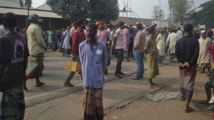 সার সংকটে বকশীগঞ্জে কৃষকদের সড়ক অবরোধ