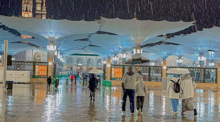 মদিনায় ভারি বৃষ্টিতে সব স্কুলে ক্লাস স্থগিত