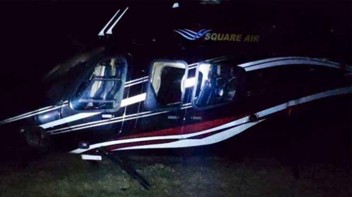 ফসলের মাঠে হঠাৎ হেলিকপ্টারের জরুরি অবতরণ, কারন কী 