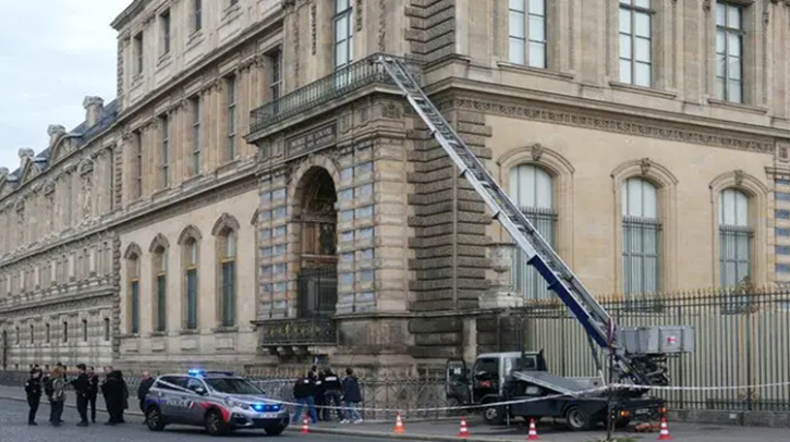 Security Failures Gave Louvre Museum Jewel Thieves a 30-Second Head Start, Review Finds.