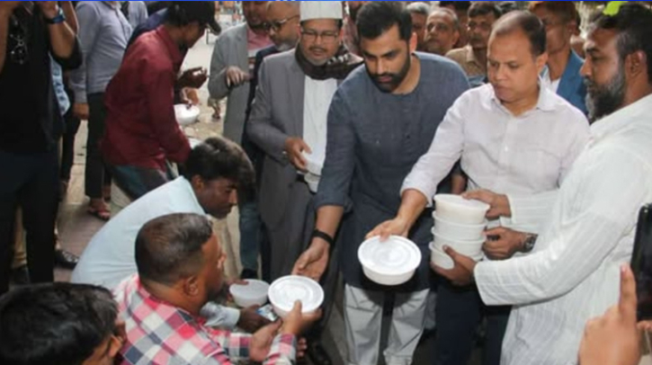 খালেদা জিয়ার দ্রুত সুস্থতা কামনায় দোয়া ও খাবার বিতরণ