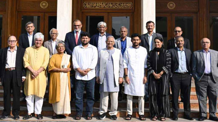 বিদায়ী ২ উপদেষ্টার সম্মানে প্রধান উপদেষ্টার মধ্যাহ্নভোজ