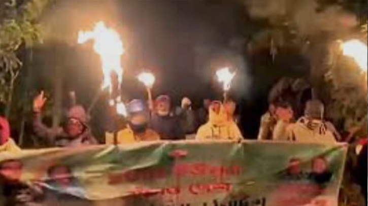 তফসিল বাতিলের দাবিতে  নিষিদ্ধ আওয়ামী লীগের মশালমিছিল, একজন আটক।