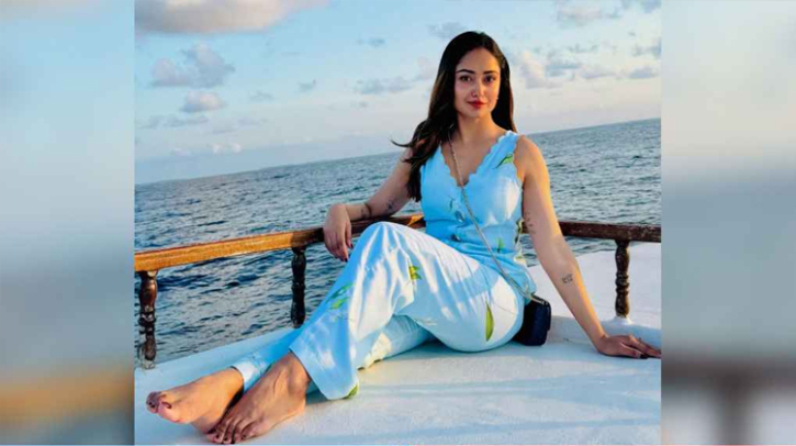 ত্রিধা চৌধুরীর অন্তরঙ্গ দৃশ্য ছড়িয়ে পড়ার মন্তব্য