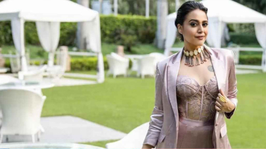 ওইভাবে অর্ধনগ্ন হয়ে শুটিং করা আমার জন্য খুবই অস্বস্তিকর ছিল: স্বরা ভাস্কর