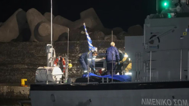 গ্রিসে অভিবাসীবাহী নৌকা থেকে ১৭ মরদেহ উদ্ধার