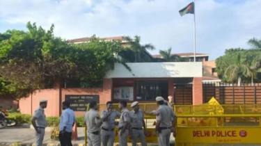 দিল্লিতে বাংলাদেশ হাইকমিশনের সামনে ফের বিক্ষোভ উ গ্র প ন্থী দে র।