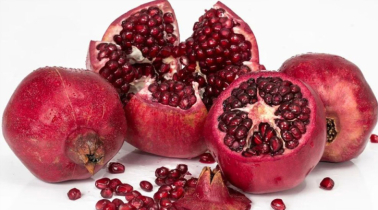 শীতের রুক্ষ ত্বকে বেদানার খোসার গুণাগুণ