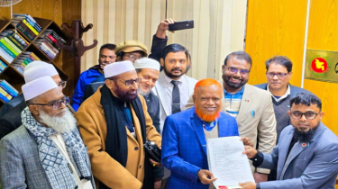 শহীদ পরিবারের সদস্যদের নিয়ে মনোনয়ন ফরম জমা দিলেন- নূরুল ইসলাম বুলবুল