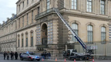 Security Failures Gave Louvre Museum Jewel Thieves a 30-Second Head Start, Review Finds.