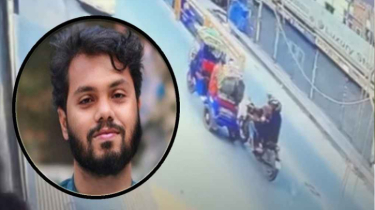 দুর্বৃত্তের গুলিতে রিকশায় গুলি দুর্বৃত্তের গুলিতে রিকশায় গুলি