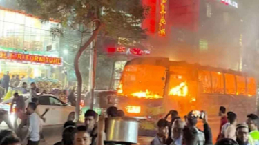 আবার বাড্ডায় বাসে আগুন আবার বাড্ডায় বাসে আগুন