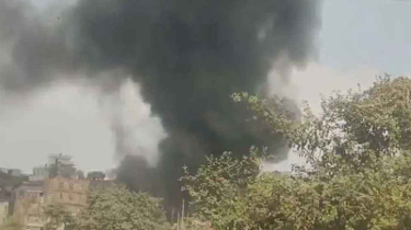 রাজধানীর লালবাগে প্লাস্টিক গোডাউনে আগুন নিয়ন্ত্রণে ৯ ইউনিট।