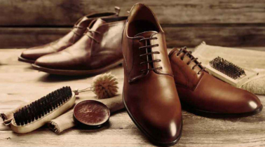 শখের চামড়ার জুতা ফেটে চৌচির? জেনে নিন জরুরি করণীয়