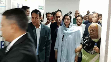 বেগম খালেদা জিয়াকে দেখতে আবারও এভারকেয়ার হাসপাতালে ডা. জুবাইদা রহমান বেগম খালেদা জিয়াকে দেখতে আবারও এভারকেয়ার হাসপাতালে ডা. জুবাইদা রহমান