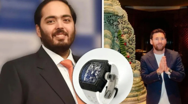 ভারতে সফরে ১৫ কোটি টাকার বিরল ঘড়ি উপহার পেলেন মেসি