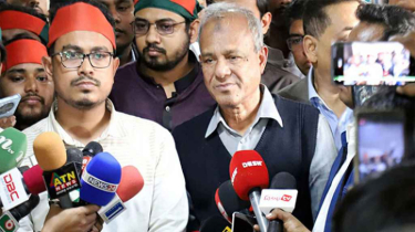 স্বরাষ্ট্র উপদেষ্টার পাশে দাঁড়িয়েই তার পদত্যাগের দাবি ডাকসু ভিপির স্বরাষ্ট্র উপদেষ্টার পাশে দাঁড়িয়েই তার পদত্যাগের দাবি ডাকসু ভিপির