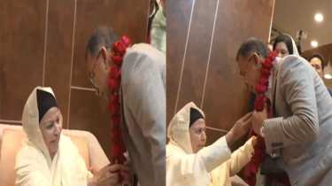 ১৭ বছর পর দেশে ফিরলেন তারেক রহমান, ফুলের মালা দিয়ে বরণ