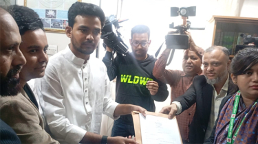 মনোনয়ন ফরম সংগ্রহ সংগ্রহ করলেন আসিফ মাহমুদ।