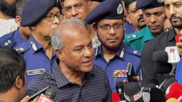 মামলা না থাকলেও ‘আওয়ামী সন্ত্রাসীদের’ গ্রেফতারের নির্দেশ স্বরাষ্ট্র উপদেষ্টার