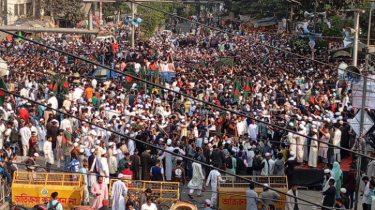 শাহবাগ মোড়কে ‘শহীদ ওসমান হাদি চত্বর’ ঘোষণা ডাকসু ভিপির।