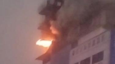 গুলিস্তান বহুতল ভবনে আগুন, আতঙ্কে ব্যবসায়ীরা