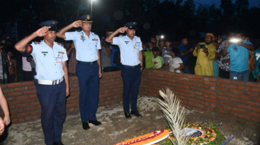 শিক্ষিকা মাহেরীনের সমাধিতে বিমান বাহিনীর শ্রদ্ধা