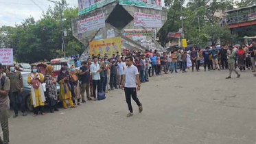 শাহবাগে চাকরিপ্রত্যাশীদের অবরোধ, যান চলাচল বন্ধ