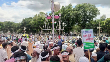 রংপুরে জামায়াতের জনসভা: মাঠে জায়গা না পেয়ে সড়কে অবস্থান