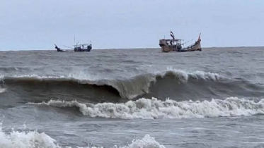 উপকূলজুড়ে অতিভারী বৃষ্টিপাত অব্যাহত, সমুদ্রবন্দরে ৩ নম্বর সতর্কতা
